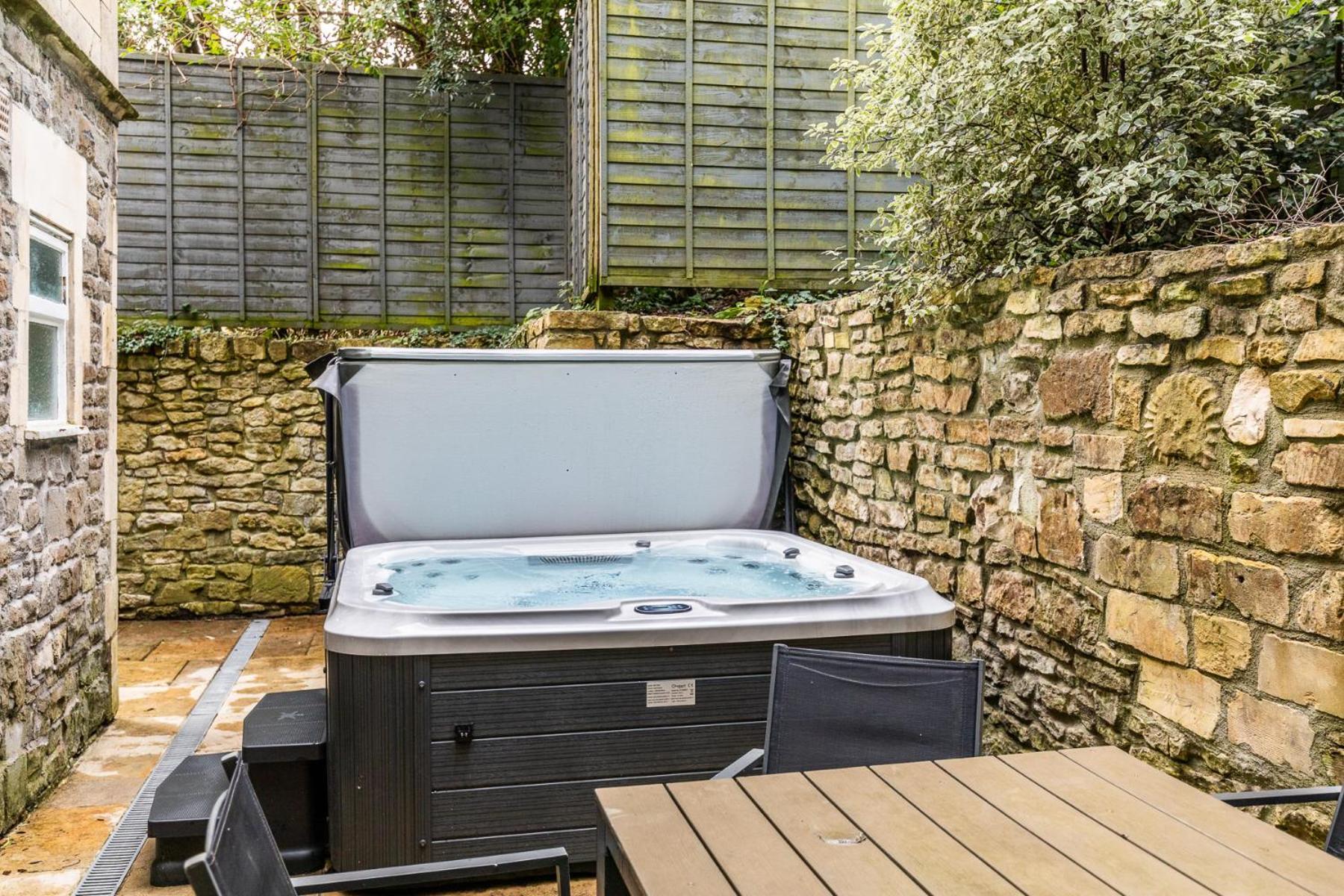 Locksbrook Lodge - Hot Tub - Spacious Outdoor Space Bath Exterior photo